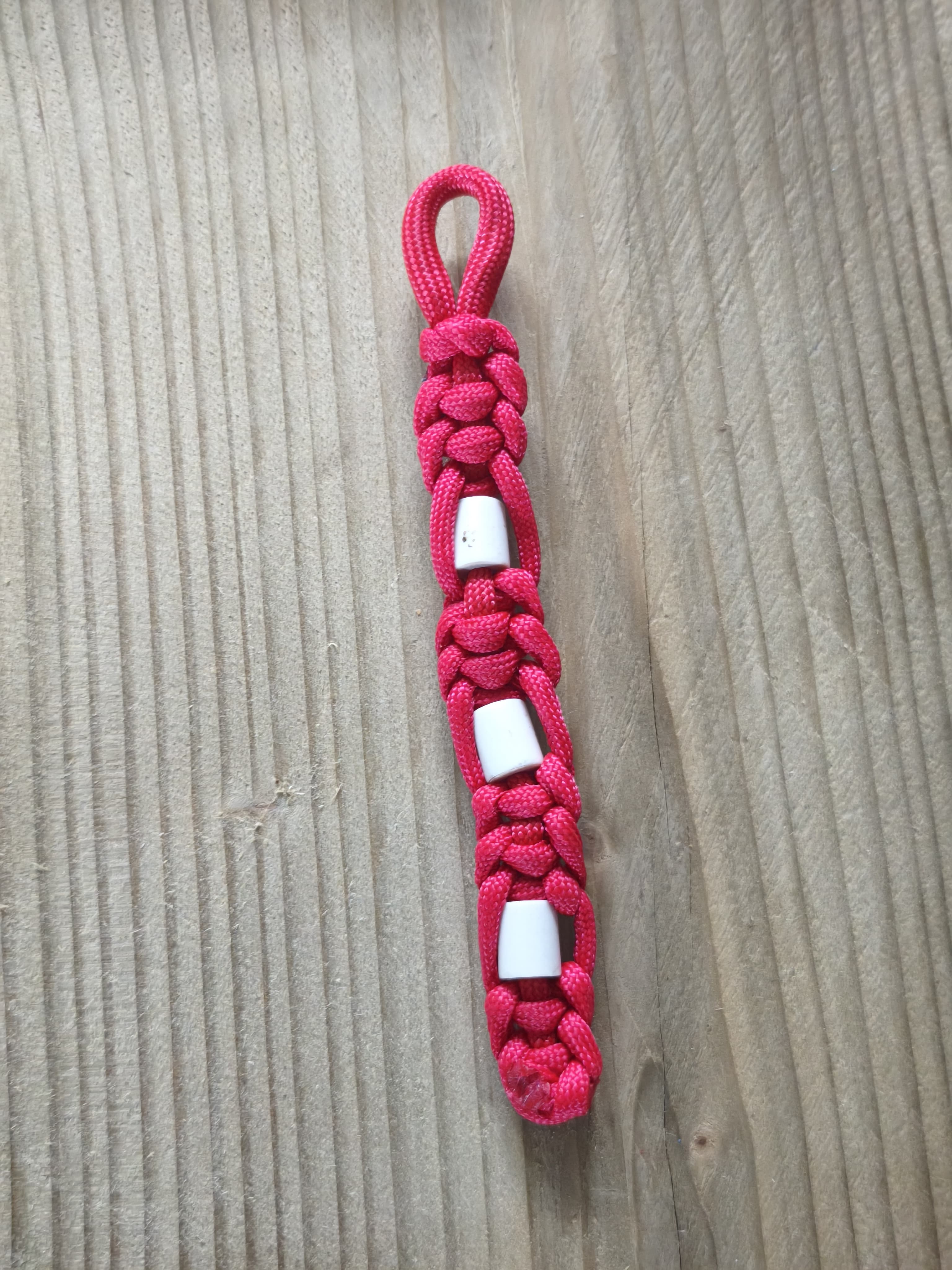 Charm Anti-Tiques en perles de Céramique EM